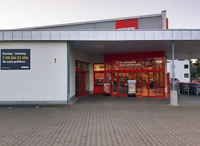 Sie sehen den Eingang vom Penny Markt in Lahr/Reichenbach, Am Giesenbach 1