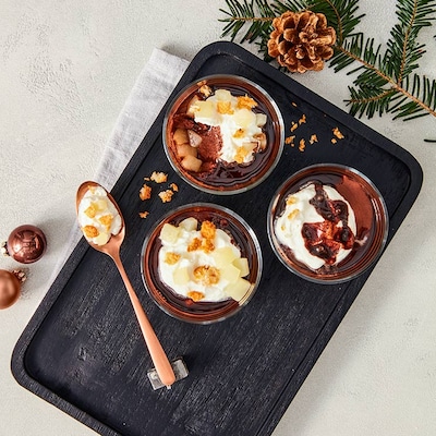 Dieses Bild zeigt die fertige Mini-Trifle á la Birne Helene.
