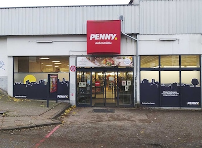 Sie sehen den Eingang vom Penny Markt in Hamburg/Harburg, Aussenmuehlenweg 10