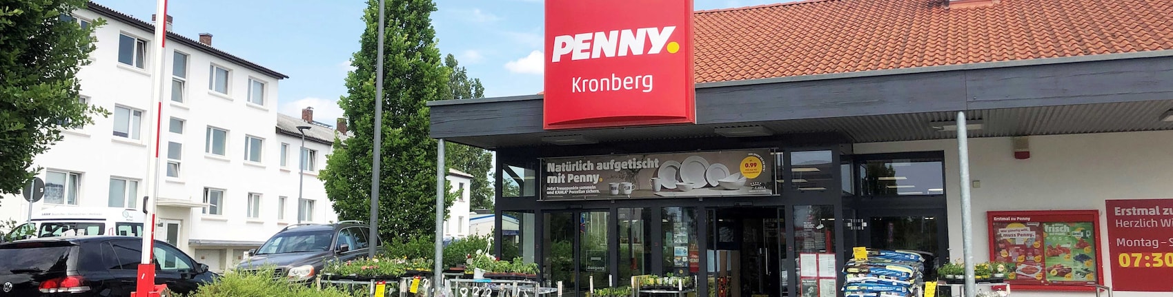 Sie sehen den Eingang vom Penny Markt in Kronberg, Frankfurter Str. 71