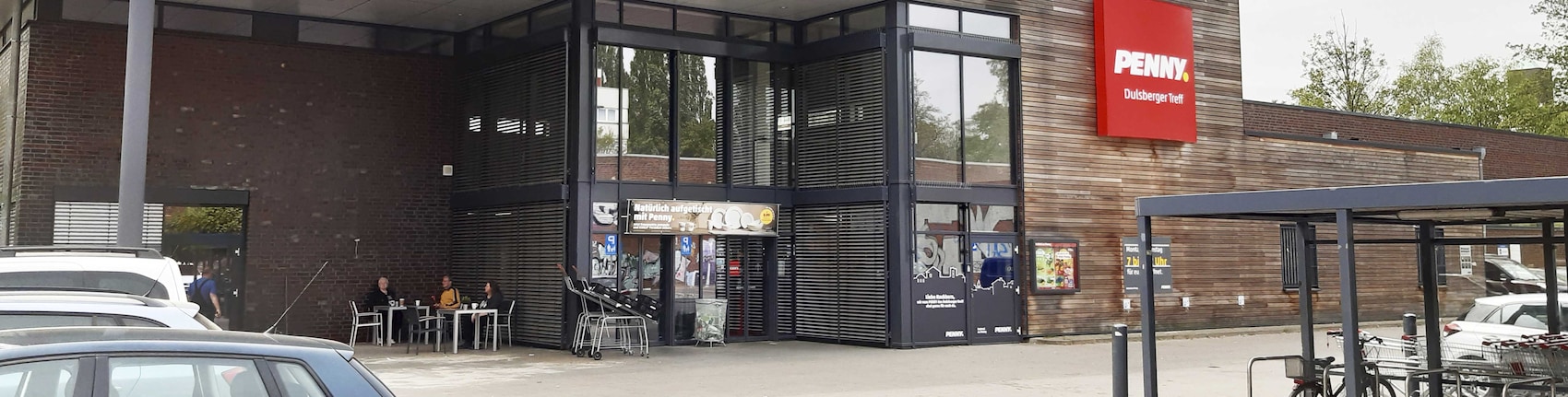 Sie sehen den Eingang vom Penny Markt in Hamburg, Alter Teichweg 65