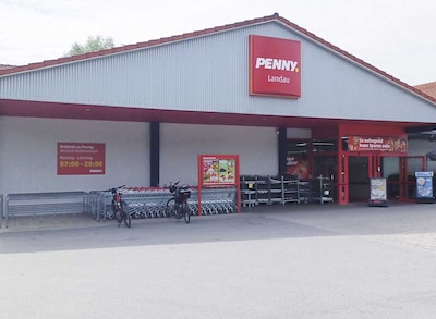 Sie sehen den Eingang vom Penny Markt in Landau, Alte Umgehungsstr. 23