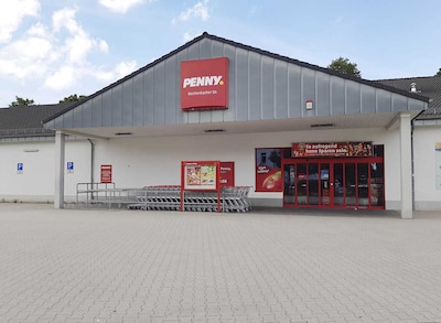 Sie sehen den Eingang vom Penny Markt in Zwickau Reichenbacher Str. 50