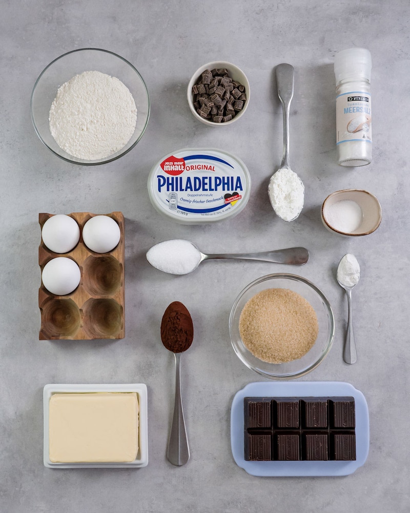 Dieses Bild zeigt die Zutaten für die Cheescake Brownies.