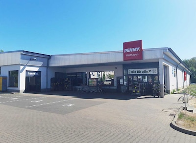 Sie sehen den Eingang vom Penny Markt in Wolfsburg, Halberstaedter Str. 281