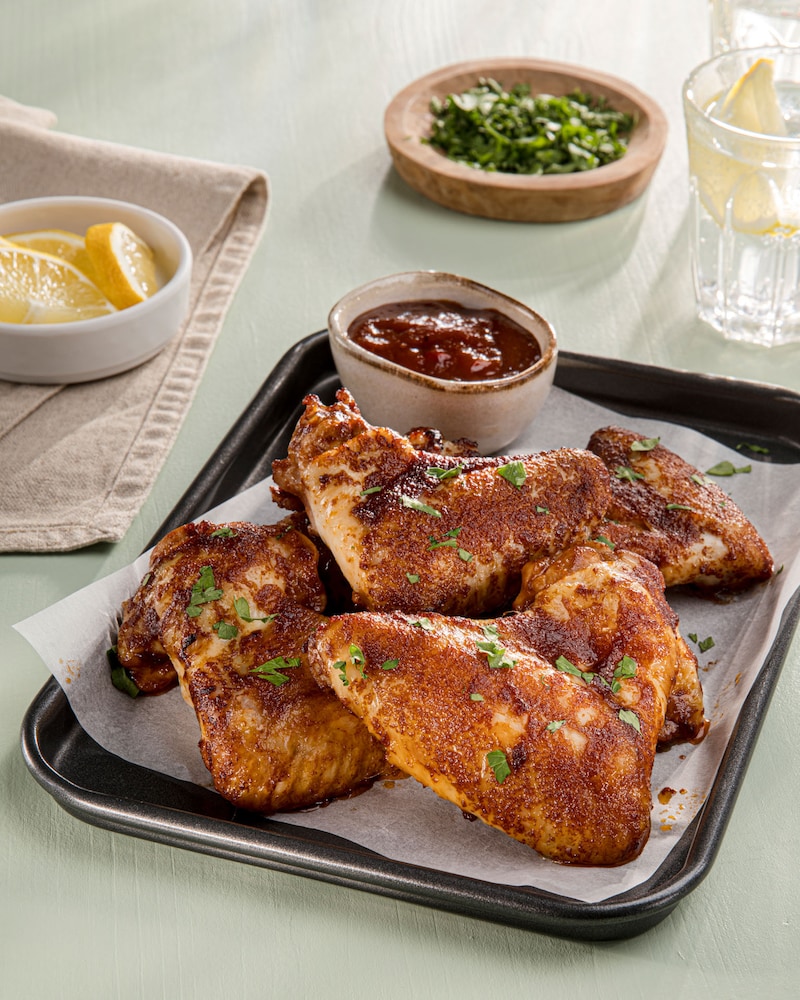 Dieses Bild zeigt die fertigen Hähnchenflügel.