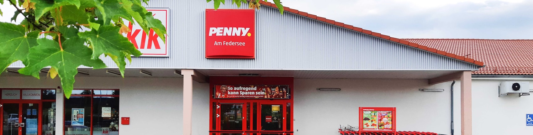 Sie sehen den Eingang vom Penny Markt in Bad Buchau Oberbachstr. 39