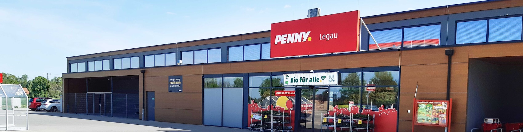 Sie sehen den Eingang vom Penny Markt in Legau Gerberstrasse 15