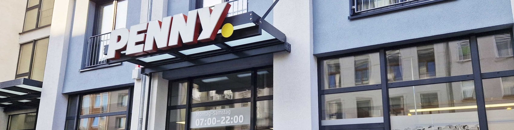 sie sehen den Eingang vom Penny Markt in Köln Dasselstr. 1-3