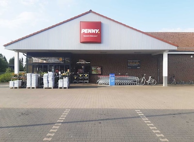 Sie sehen den Eingang vom Penny Markt in Hessisch Oldendorf, Welseder Str. 35