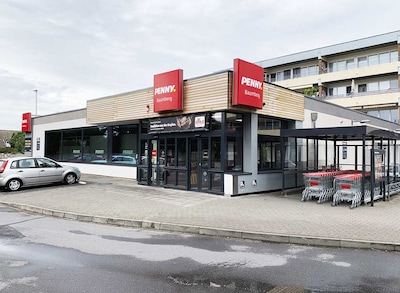 sie sehen den Eingang vom Penny Markt in Monheim – Baumberg Froebelstr. 13