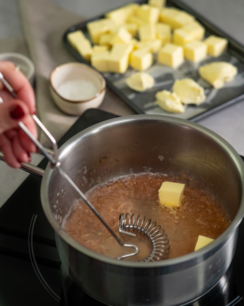 Dieses Bild zeigt das schmelzen von der Butter.
