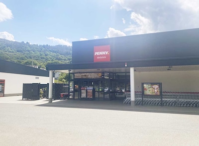 Sie sehen den Eingang vom Penny Markt in Ahrbrück An Den Maerkten 3