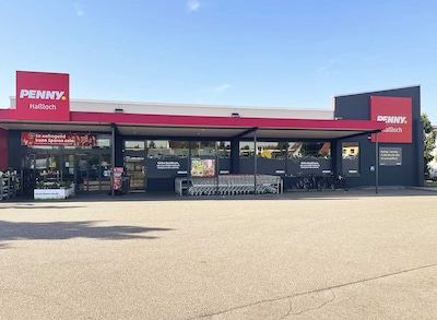 Sie sehen den Eingang vom Penny Markt in Haßloch, Herrenweg 2