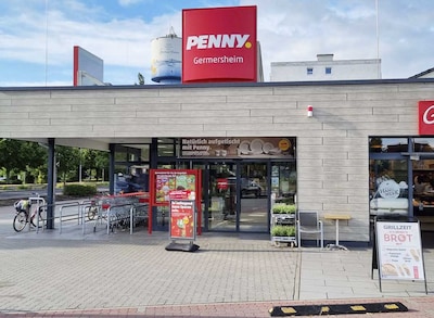 Sie sehen den Eingang vom Penny Markt in Germersheim, Friedrich-Ebert-Str. 2