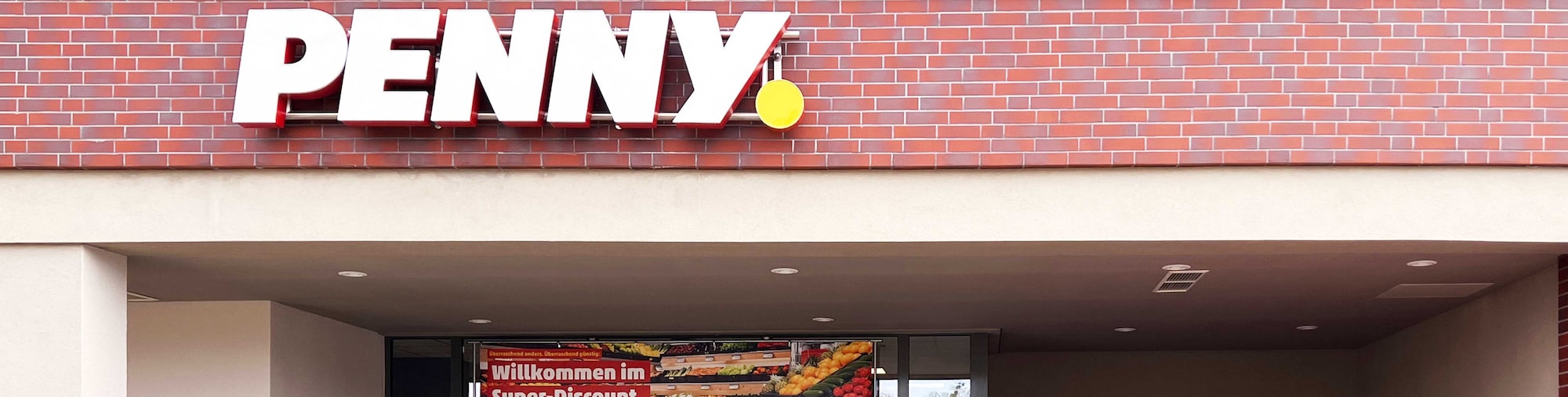 Sie sehen den Eingang vom Penny Markt in Potsdam Alexander-Klein-Str. 4