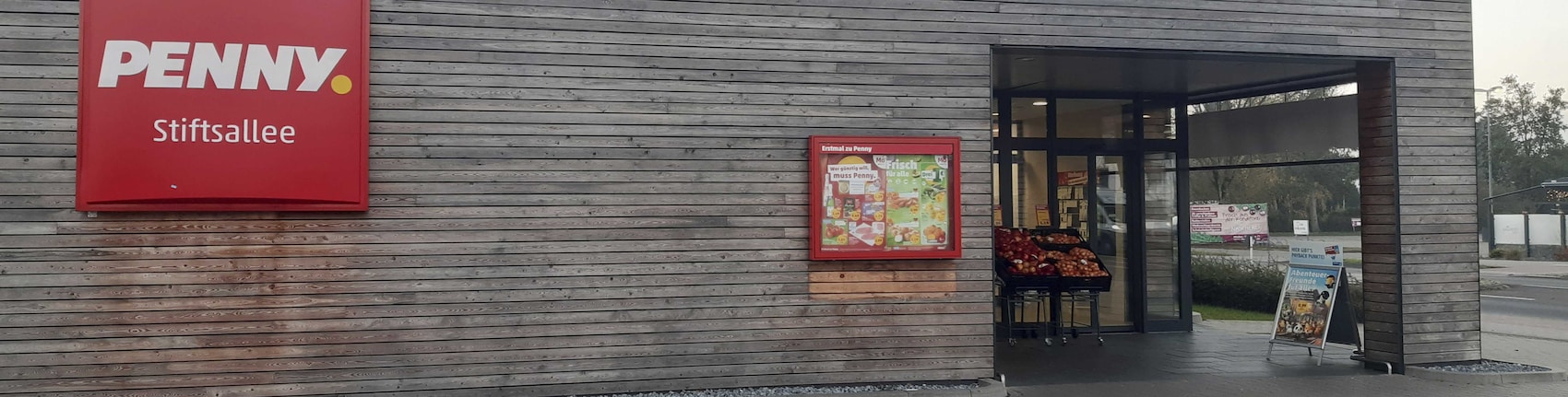 Sie sehen den Eingang vom Penny Markt in Minden, Stiftsallee 70