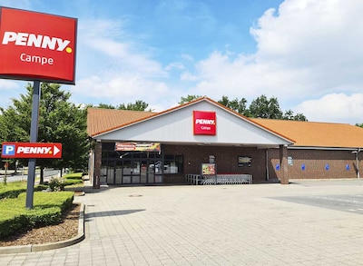 Sie sehen den Eingang vom Penny Markt in Stade, Harburger Str. 121