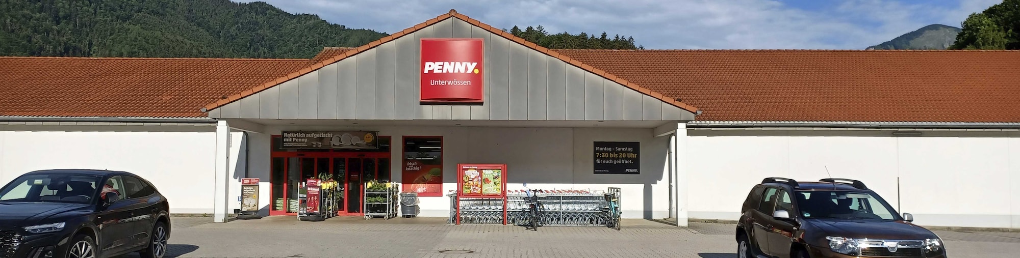 Sie sehen den Eingang vom Penny Markt in Unterwoessen Neuschmied 46