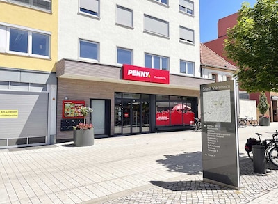 Sie sehen den Eingang vom Penny Markt in Viernheim, Kettelerstraße 9