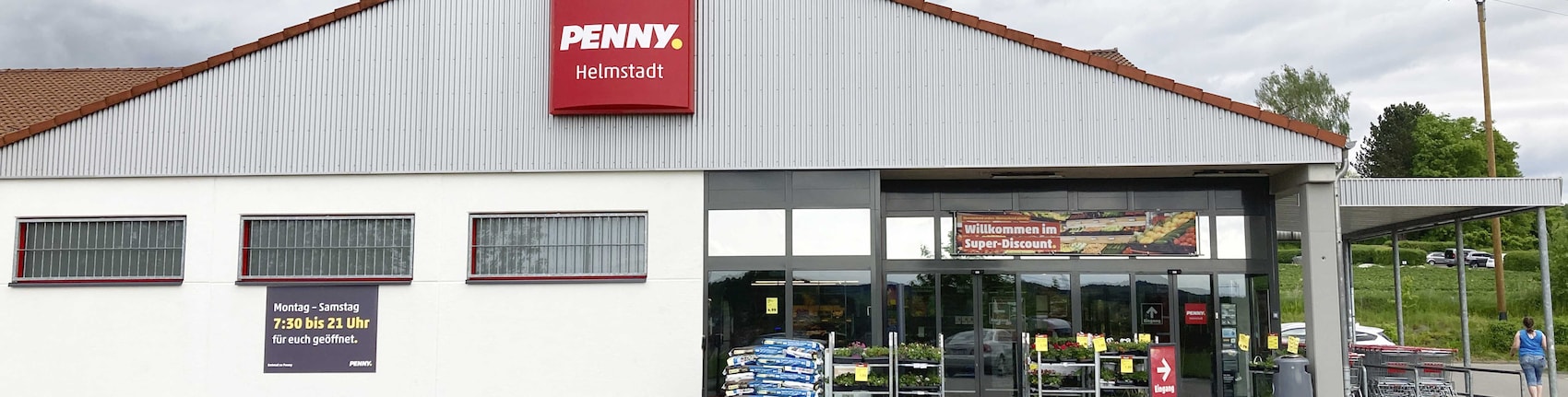 Sie sehen den Eingang vom Penny Markt in Helmstadt/Bargen Friedhofweg 13