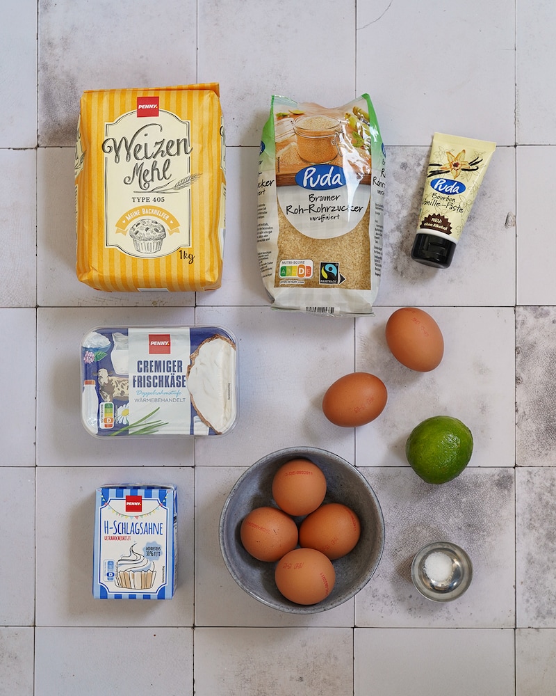 Dieses Bild zeigt die Zutaten für den Käsekuchen.