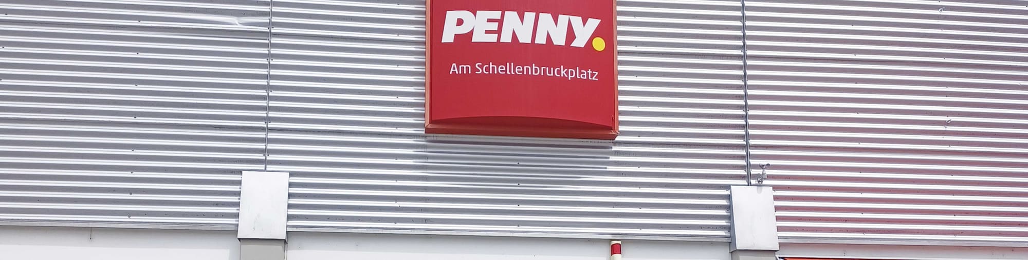 Sie sehen den Eingang vom Penny Markt in Eggenfelden, Schellenbruckplatz 7-13