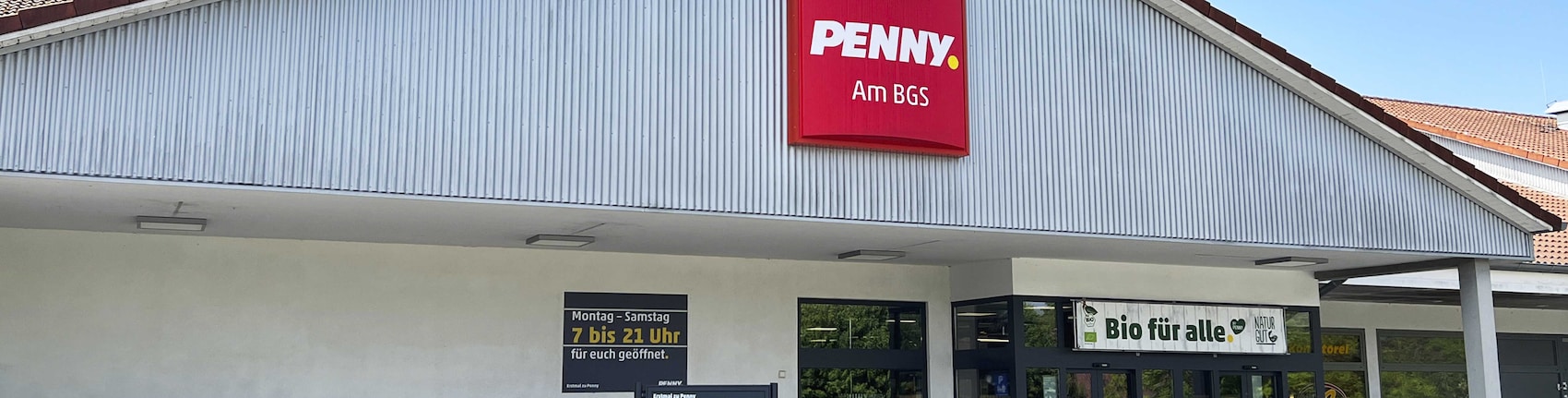 Sie sehen den Eingang vom Penny Markt in Gifhorn, Wilscher Weg 55
