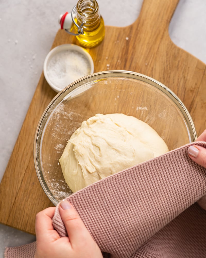 Blumenwiese-Focaccia mit Hirtencreme