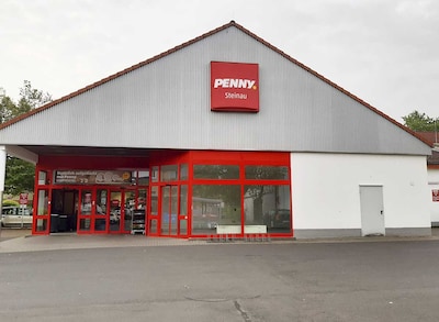 Sie sehen den Eingang vom Penny Markt in Steinau a.d. Strasse Bellinger Tor 16