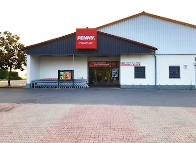 Sie sehen den Eingang vom Penny Markt in Plankstadt Gewerbering 2/Gewerbegebiet Nord
