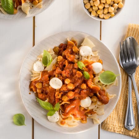 Dieses Bild zeigt unsere Dinkelnudeln in Tomatensoße.