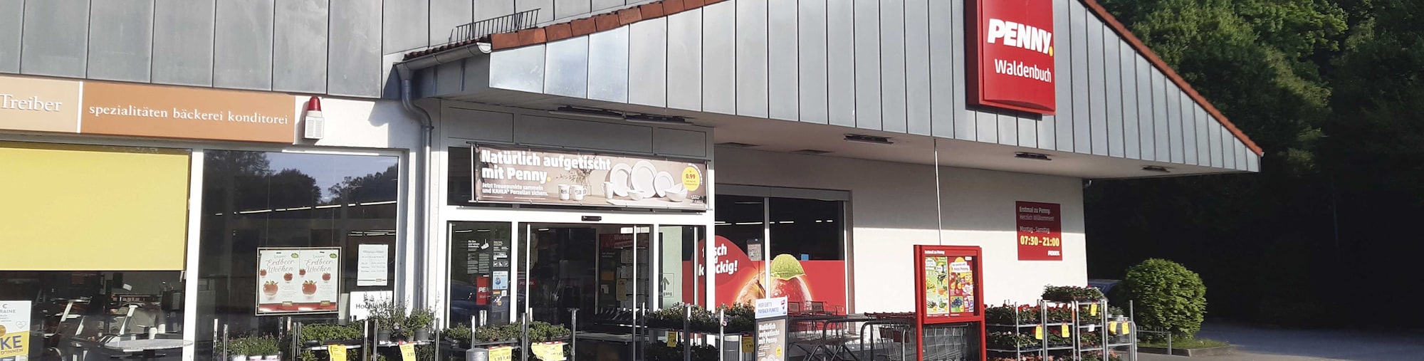 Sie sehen den Eingang vom Penny Markt in Waldenbuch, Bahnhofstr. 51