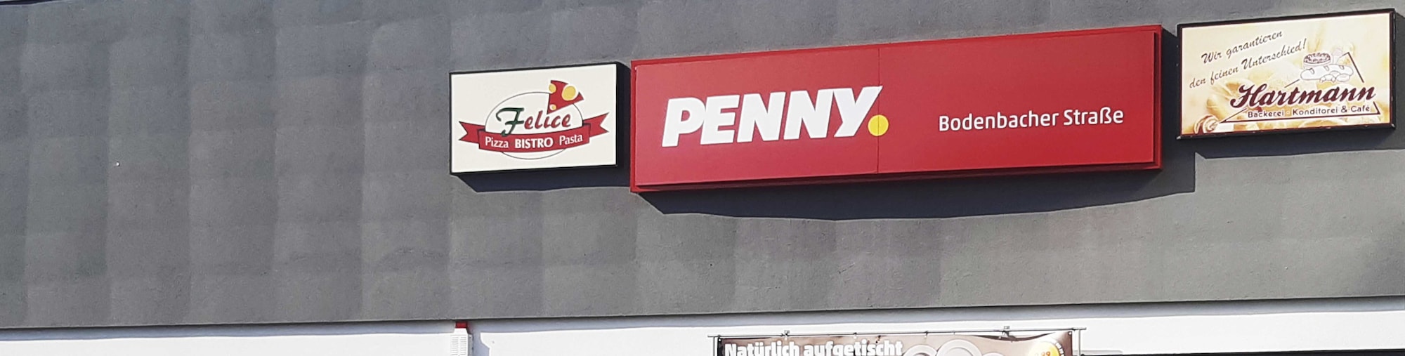 Sie sehen den Eingang vom Penny Markt in Dresden Bodenbacher Str. 81 b