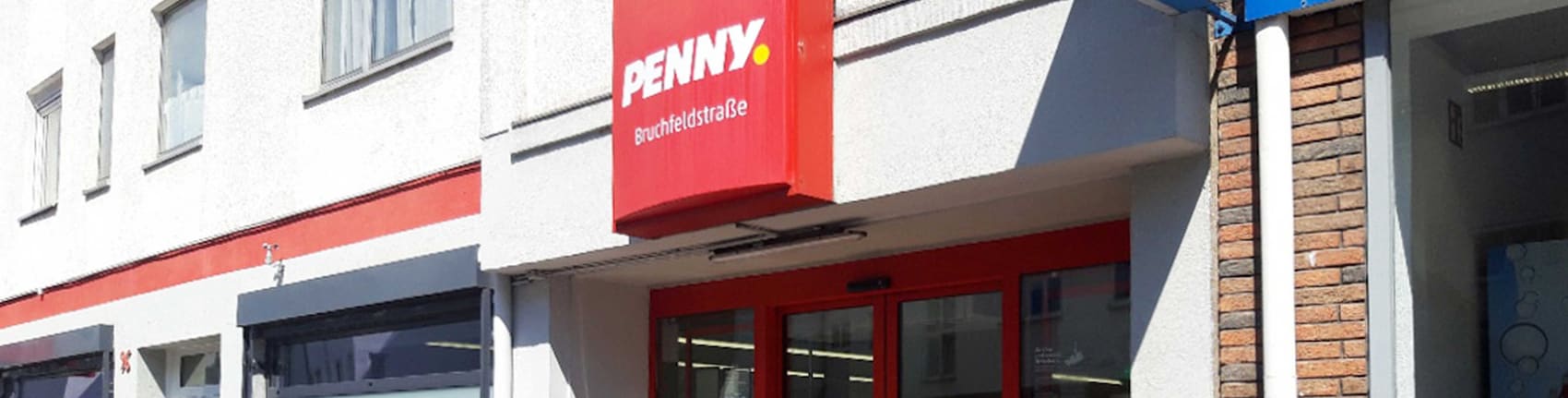 Sie sehen den Eingang vom Penny Markt in Frankfurt/Niederrad, Bruchfeldstrasse 96