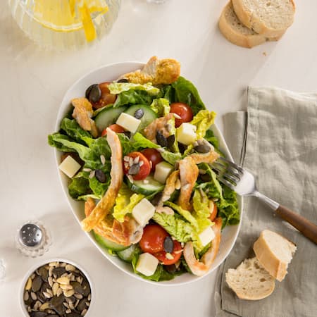 Dieses Bild zeigt unseren Salat mit Putenstreifen.