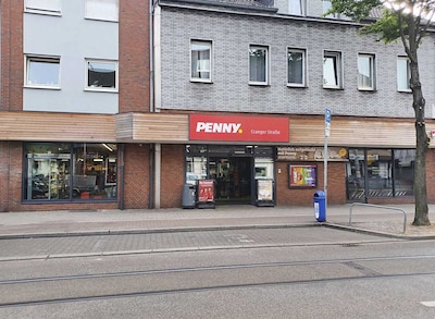 Sie sehen den Eingang vom Penny Markt in Gelsenkirchen, Cranger Str. 283-285