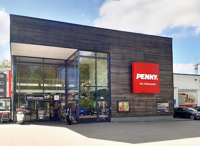 sie sehen den Eingang vom Penny Markt in Ludwigslust Hamburger Tor 1