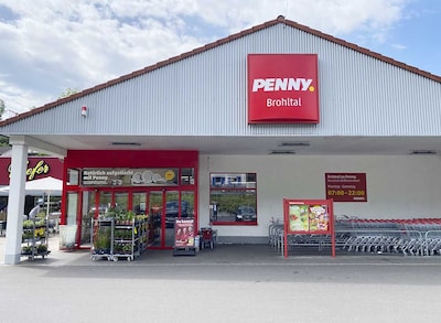 Sie sehen den Eingang vom Penny Markt in Burgbrohl Brohltalstr. 170