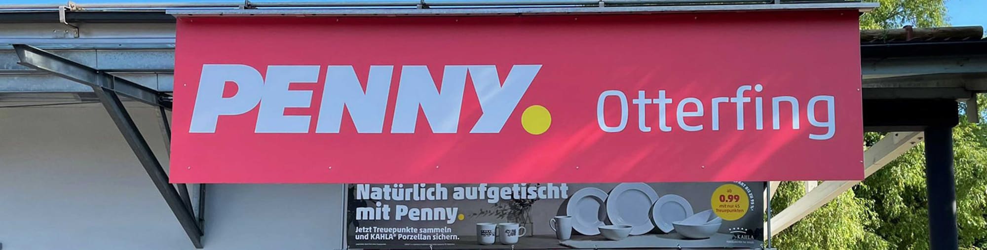 Sie sehen den Eingang vom Penny Markt in Otterfing Tegernseer Str. 18