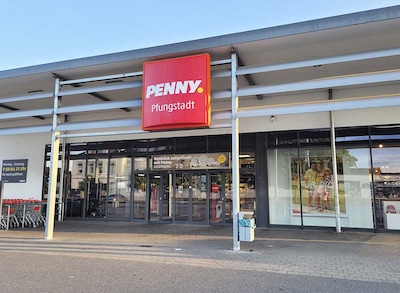 Sie sehen den Eingang vom Penny Markt in Pfungstadt, Eberstaedter Str. 94 A