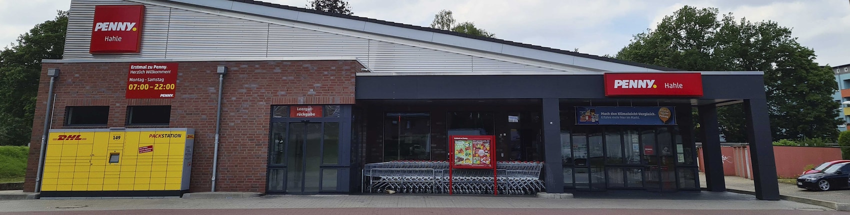 Sie sehen den Eingang vom Penny Markt in Stade, Bielfeldtweg 15