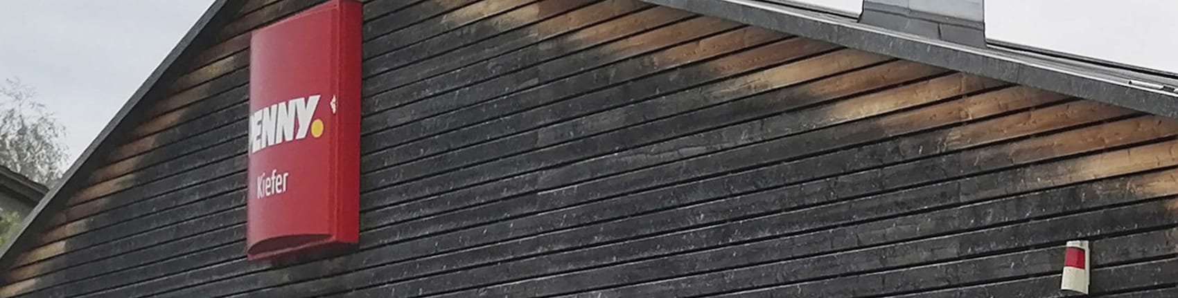 Sie sehen den Eingang vom Penny Markt in Kiefersfelden Kufsteiner Str. 55
