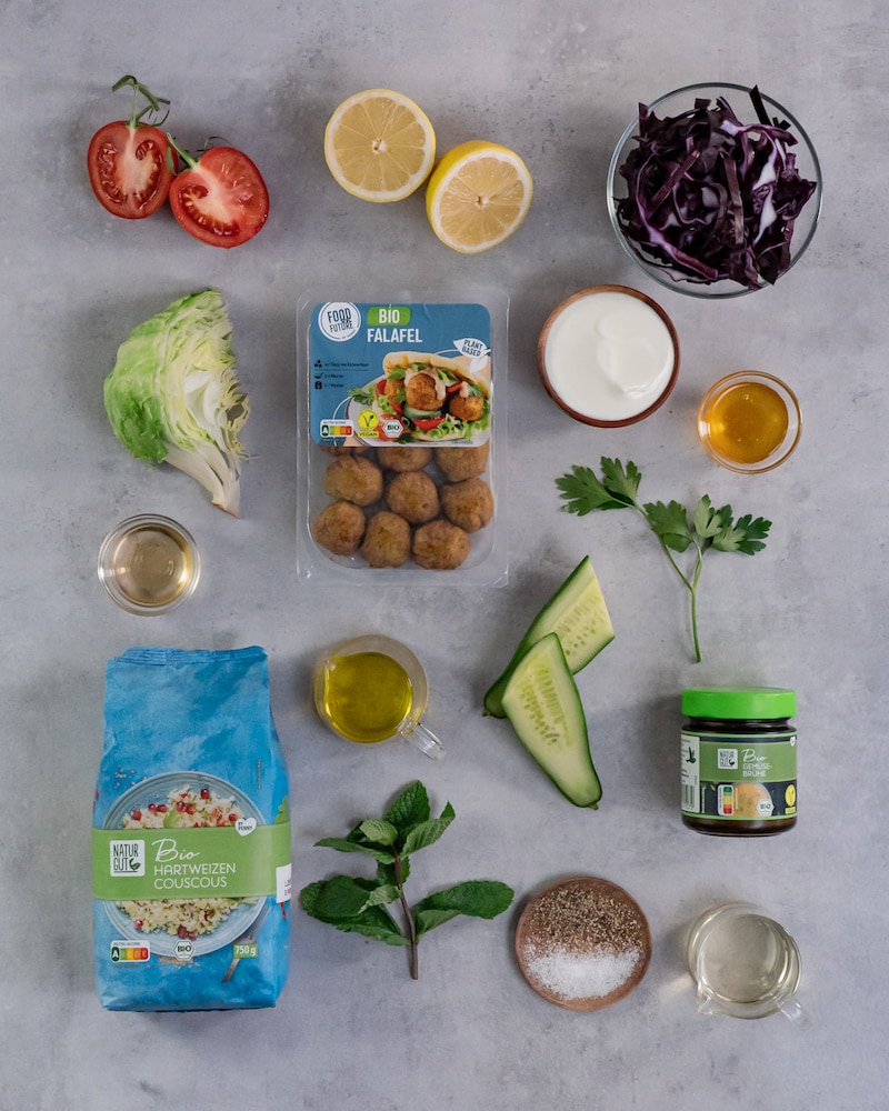 Dieses Bild zeigt die Zutaten für die Falafel Bowl.