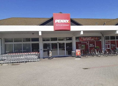 Sie sehen den Eingang vom Penny Markt in Vetschau Pestalozzistr. 5
