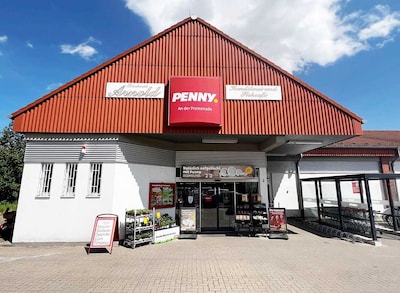Sie sehen den Eingang vom Penny Markt in Lommatzsch Jessener Str. 2