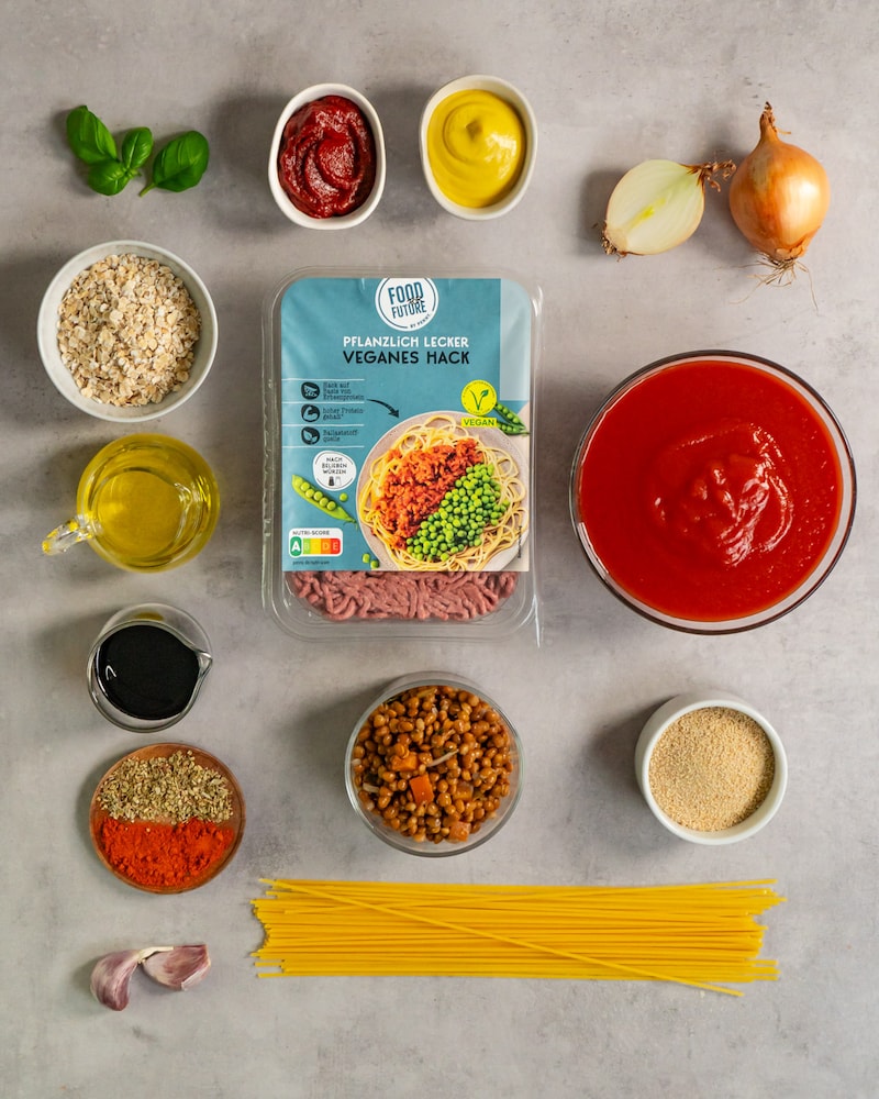 Dieses Bild zeigt die Zutaten für unsere Vegane Meatballs mit Pasta.