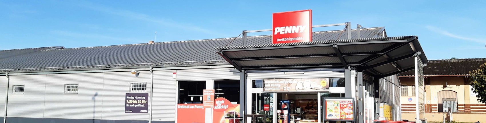Sie sehen den Eingang vom Penny Markt in Memmingen Haußmannstraße 2