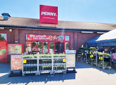 sie sehen den Eingang vom Penny Markt in Meldorf Raiffeisenplatz 8