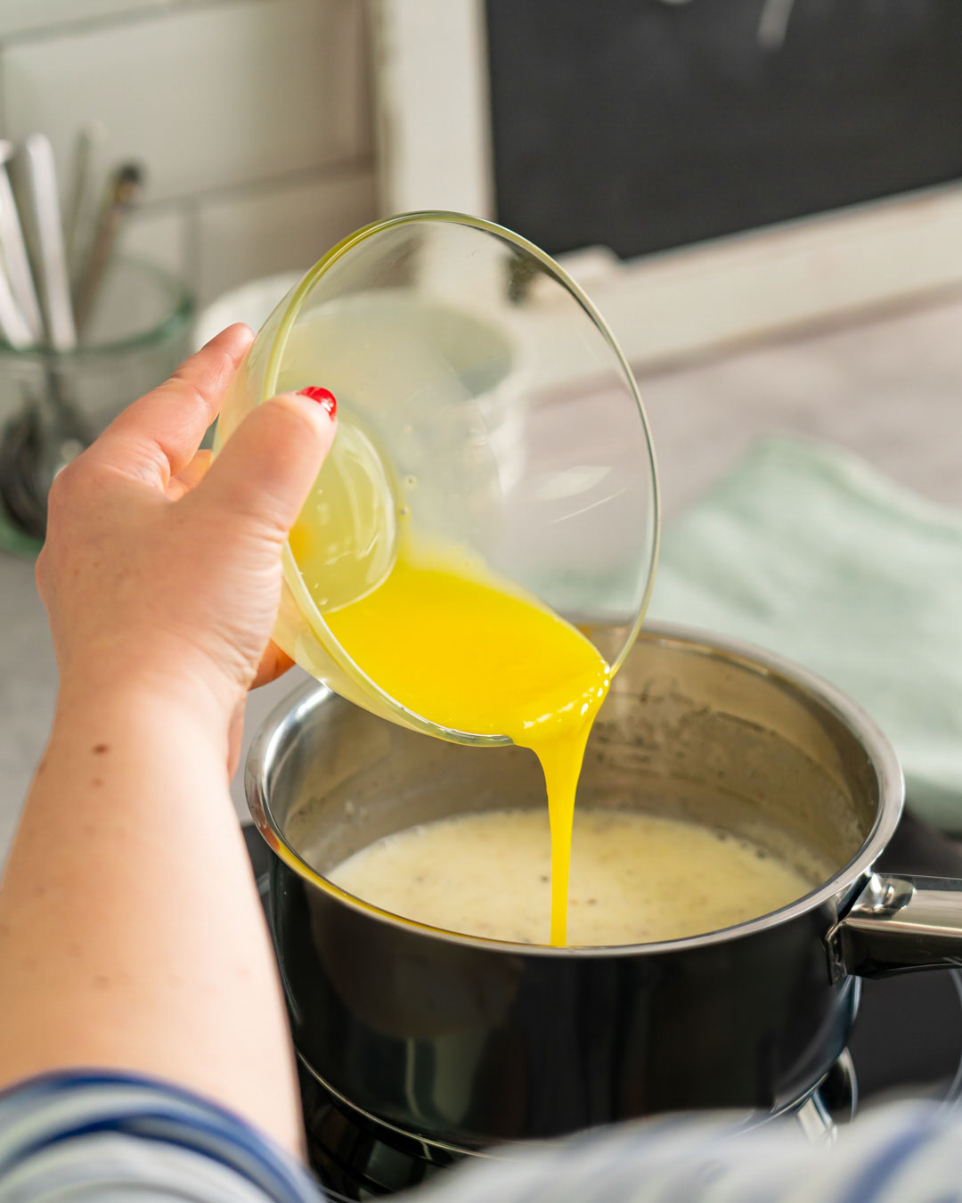 Vanillesoße selber machen - das einfache Rezept | PENNY.de Vanillesoße selber machen - das einfache Rezept | PENNY.de